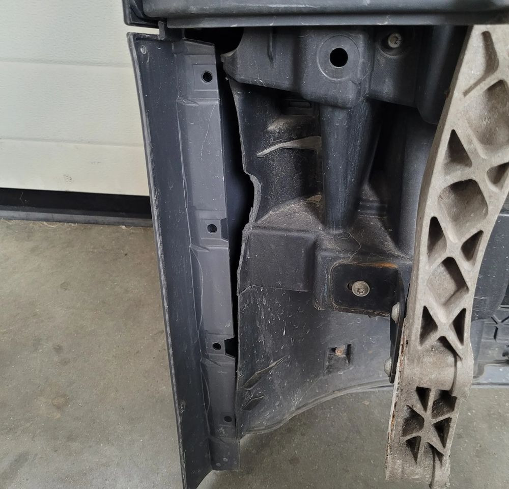 ZDERZAK MERCEDES ACTROS MP4 LEWY - Parachoques para Camión: foto 3 ZDERZAK MERCEDES ACTROS MP4 LEWY - Parachoques para Camión: foto 3