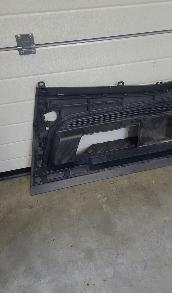 ZDERZAK MERCEDES ACTROS MP4 ORYGINAŁ - Parachoques para Camión: foto 4 ZDERZAK MERCEDES ACTROS MP4 ORYGINAŁ - Parachoques para Camión: foto 4