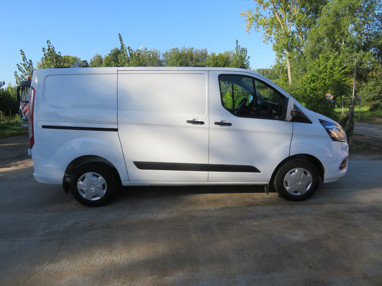 Furgoneta pequeña Ford Transit Custom 2.0 Trend: foto 8