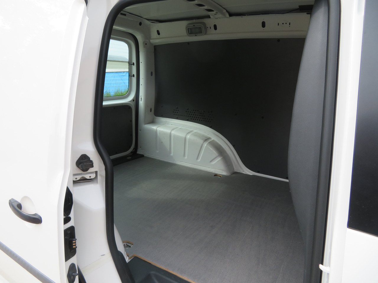 Furgoneta pequeña VOLKSWAGEN Caddy 2.0 TDi: foto 9