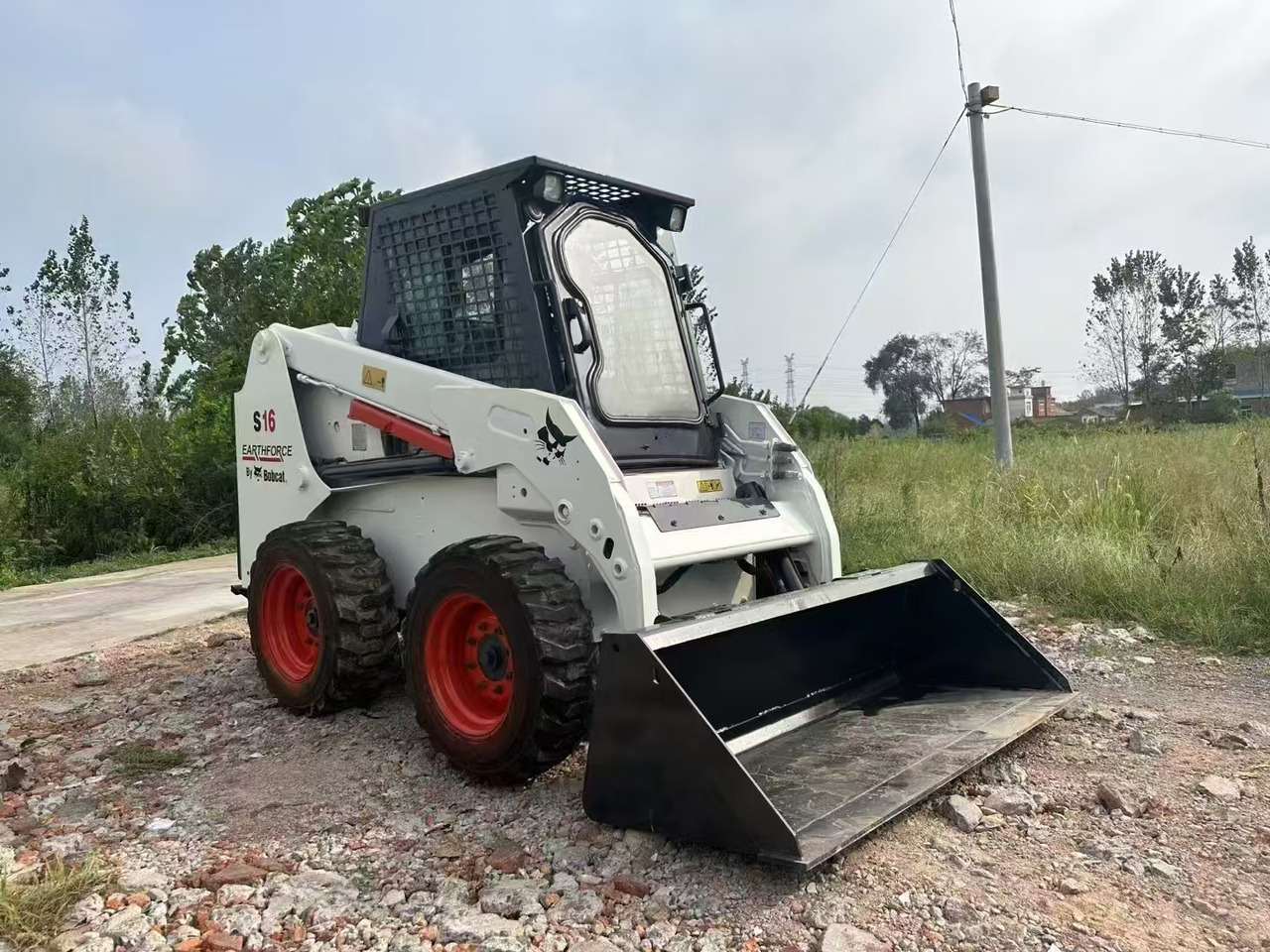 BOBCAT Skid Steer Loader S16 - Minicargadora: foto 1 BOBCAT Skid Steer Loader S16 - Minicargadora: foto 1