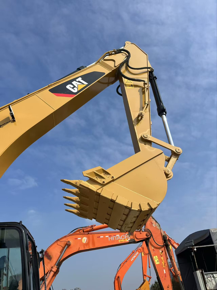CATERPILLAR 320D2 - Excavadora de cadenas: foto 4 CATERPILLAR 320D2 - Excavadora de cadenas: foto 4