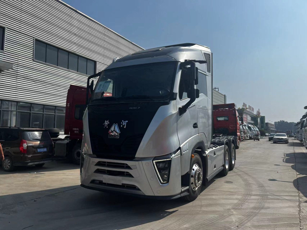 SINOTRUCK M1135 Huanghe Tractor unit 6✖4 Automatic - Cabeza tractora: foto 1 SINOTRUCK M1135 Huanghe Tractor unit 6✖4 Automatic - Cabeza tractora: foto 1