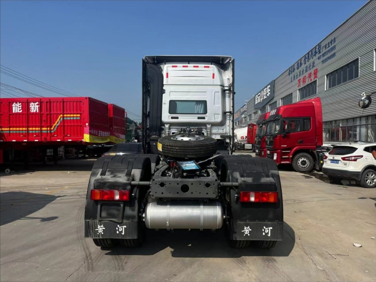 SINOTRUCK M1135 Huanghe Tractor unit 6✖4 Automatic - Cabeza tractora: foto 5 SINOTRUCK M1135 Huanghe Tractor unit 6✖4 Automatic - Cabeza tractora: foto 5