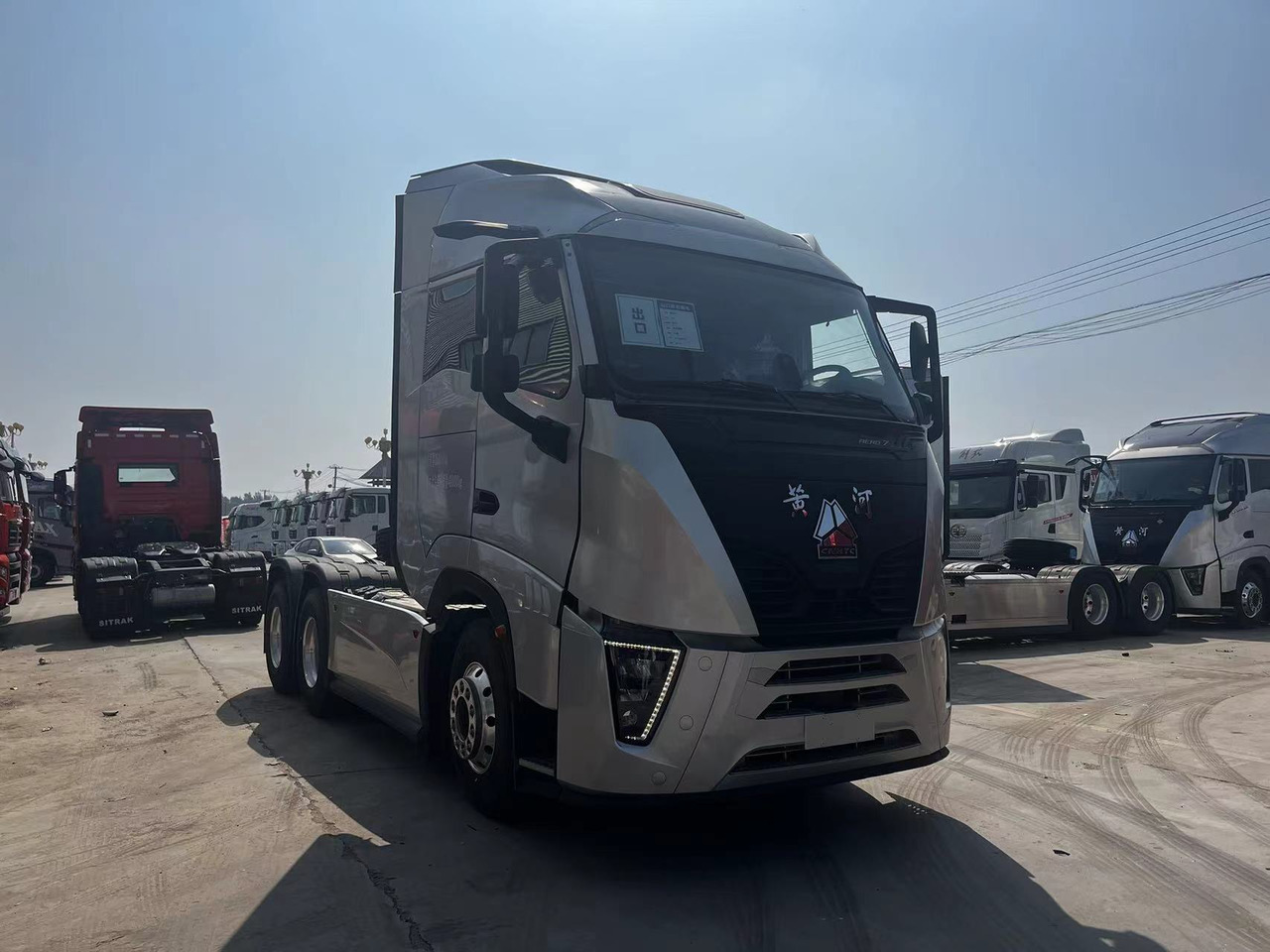 SINOTRUCK M1135 Huanghe Tractor unit 6✖4 Automatic - Cabeza tractora: foto 3 SINOTRUCK M1135 Huanghe Tractor unit 6✖4 Automatic - Cabeza tractora: foto 3