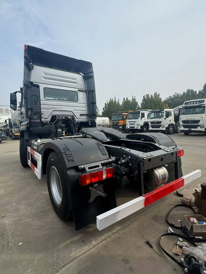 SINOTRUK HOWO Haohan Heavy Duty Tractor - Cabeza tractora: foto 1 SINOTRUK HOWO Haohan Heavy Duty Tractor - Cabeza tractora: foto 1