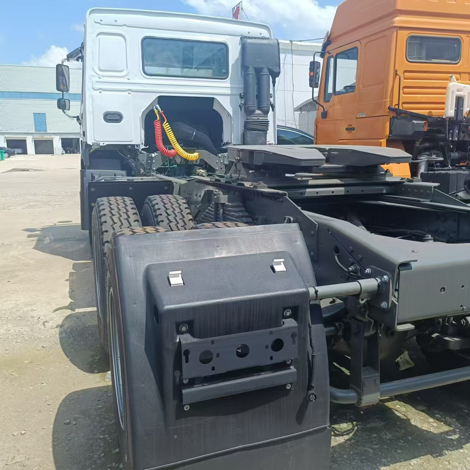 SINOTRUK HOWO Tractor Unit Right-hand Click for discount - Cabeza tractora: foto 5 SINOTRUK HOWO Tractor Unit Right-hand Click for discount - Cabeza tractora: foto 5