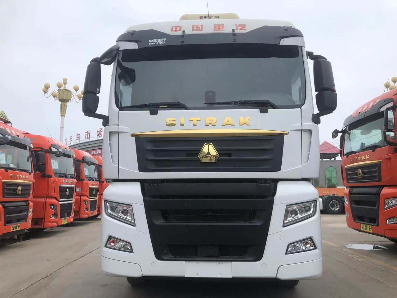 SINOTRUK Truck Unit C7H 4X2 Click Here for Discount - Cabeza tractora: foto 1 SINOTRUK Truck Unit C7H 4X2 Click Here for Discount - Cabeza tractora: foto 1