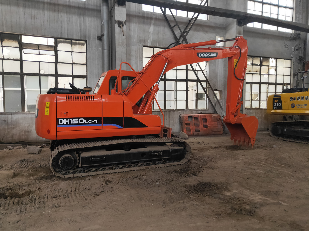 DOOSAN DH150LC-7 - Excavadora de cadenas: foto 1 DOOSAN DH150LC-7 - Excavadora de cadenas: foto 1