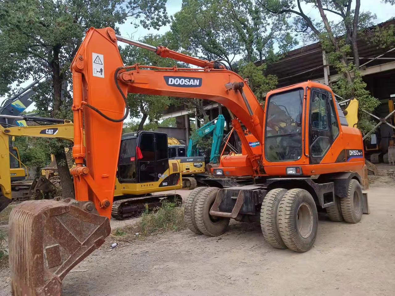 DOOSAN DH150W-7 - Excavadora de cadenas: foto 1 DOOSAN DH150W-7 - Excavadora de cadenas: foto 1