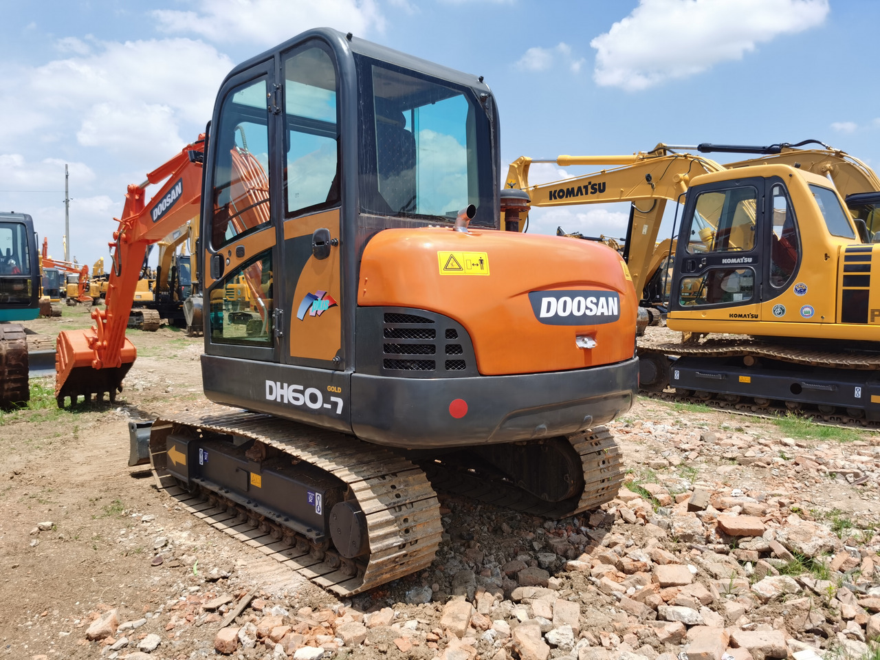 DOOSAN DH60-7 - Excavadora de cadenas: foto 1 DOOSAN DH60-7 - Excavadora de cadenas: foto 1