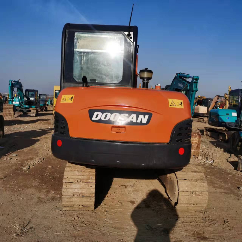 DOOSAN DH60-7 - Excavadora de cadenas: foto 3 DOOSAN DH60-7 - Excavadora de cadenas: foto 3