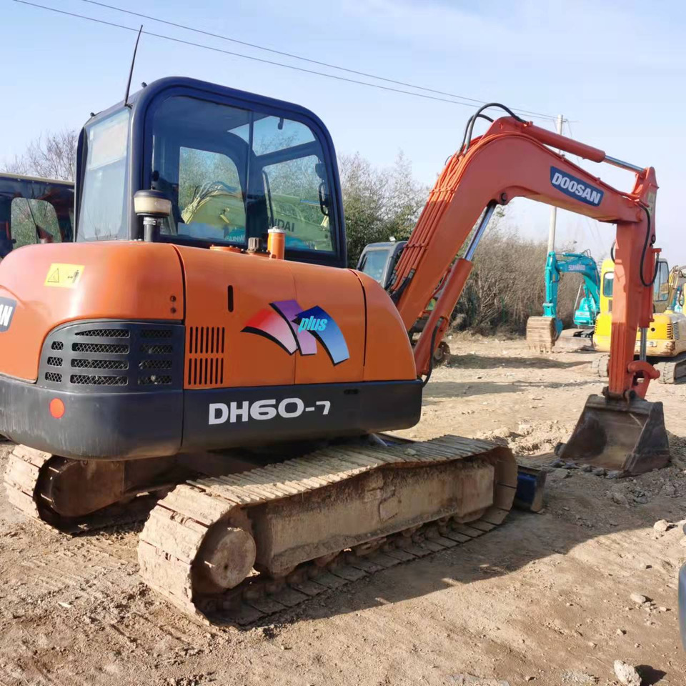DOOSAN DH60-7 - Excavadora de cadenas: foto 1 DOOSAN DH60-7 - Excavadora de cadenas: foto 1