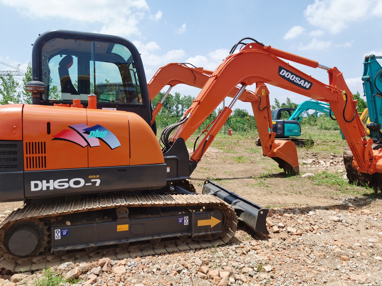 DOOSAN DH60-7 - Excavadora de cadenas: foto 1 DOOSAN DH60-7 - Excavadora de cadenas: foto 1