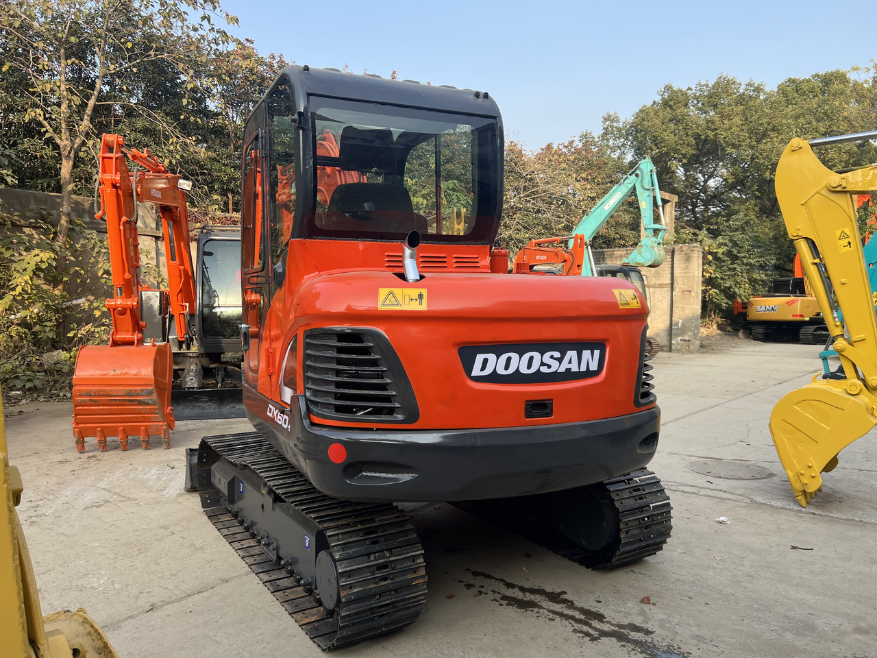 DOOSAN DH60-9C - Excavadora de cadenas: foto 3 DOOSAN DH60-9C - Excavadora de cadenas: foto 3