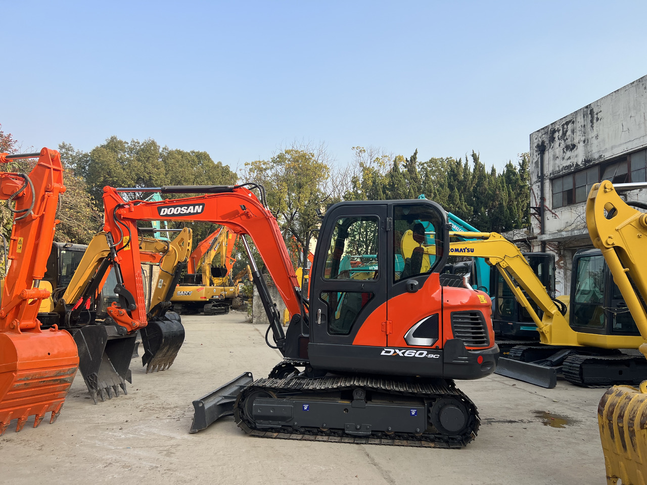 DOOSAN DH60-9C - Excavadora de cadenas: foto 2 DOOSAN DH60-9C - Excavadora de cadenas: foto 2