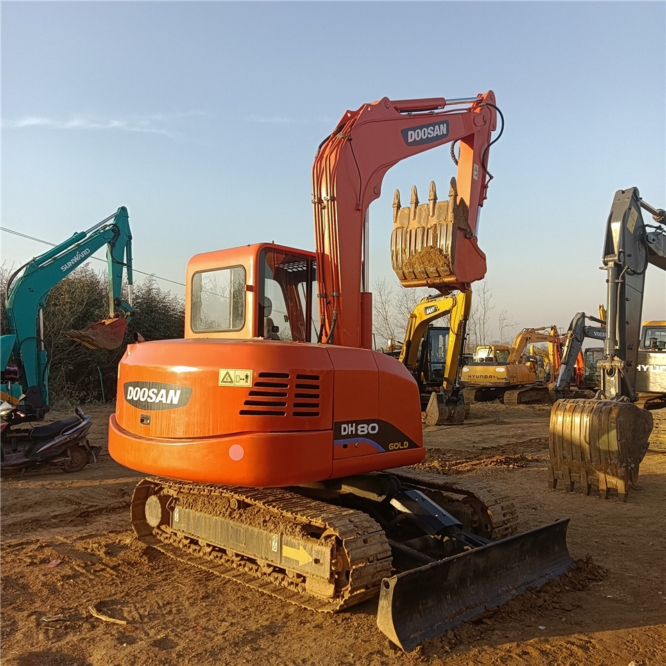 DOOSAN DH80GOLD - Excavadora de cadenas: foto 2 DOOSAN DH80GOLD - Excavadora de cadenas: foto 2