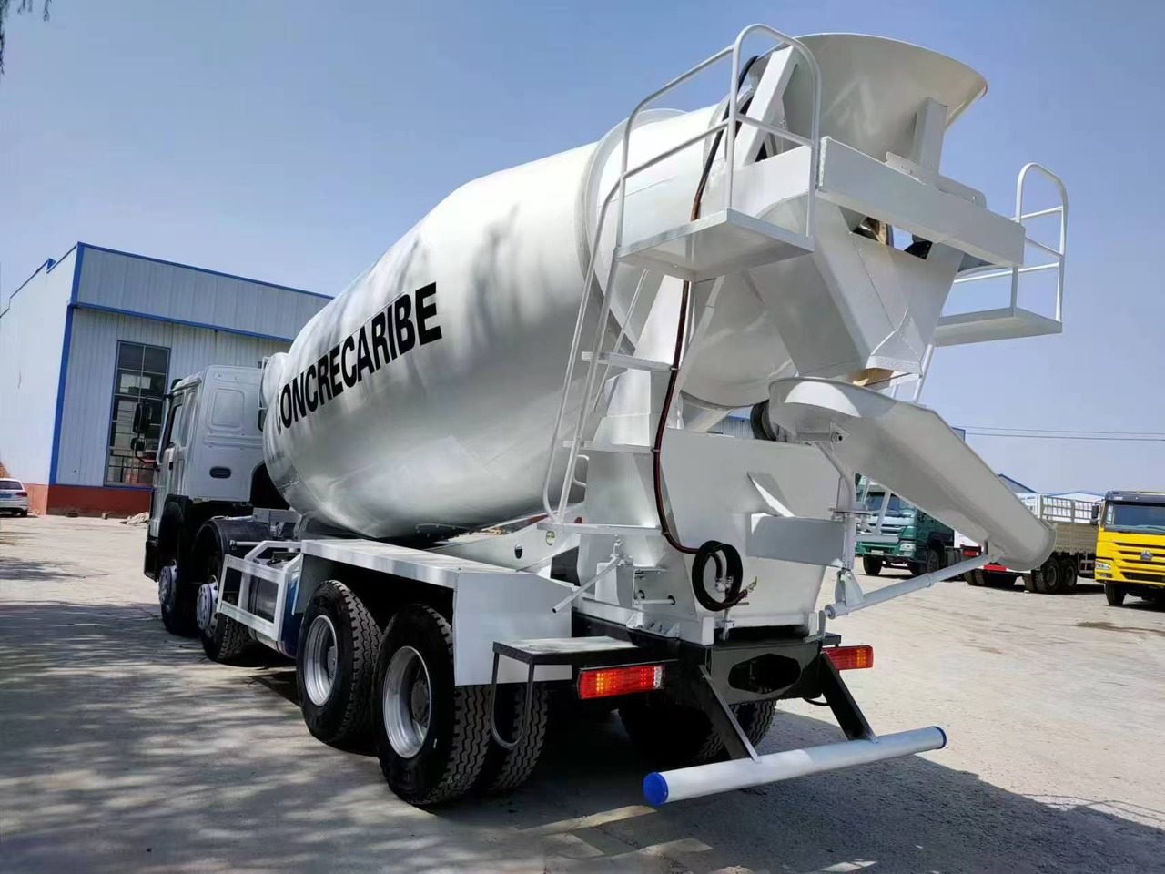 HOWO Cement Mixer Truck Click for Discount - Camión chasis: foto 5 HOWO Cement Mixer Truck Click for Discount - Camión chasis: foto 5
