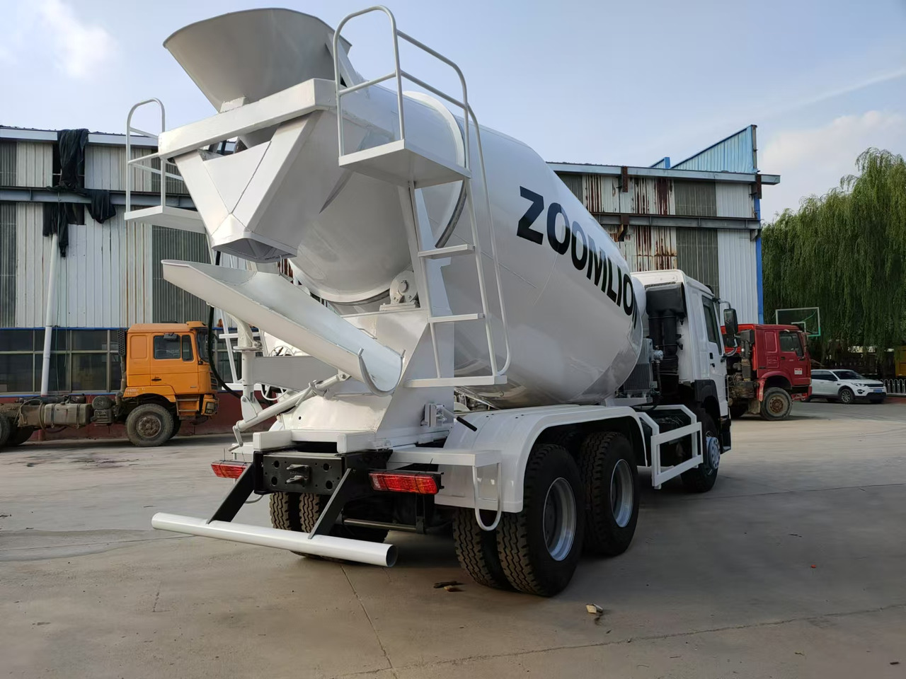 HOWO Cement Mixer Truck Click for Discount - Camión chasis: foto 4 HOWO Cement Mixer Truck Click for Discount - Camión chasis: foto 4