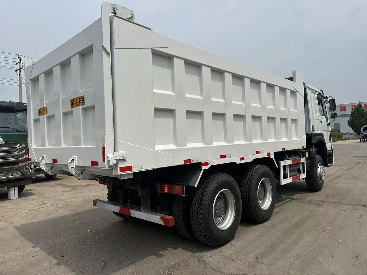 HOWO Howo Dump truck 6✖4 White - Camión volquete: foto 4 HOWO Howo Dump truck 6✖4 White - Camión volquete: foto 4