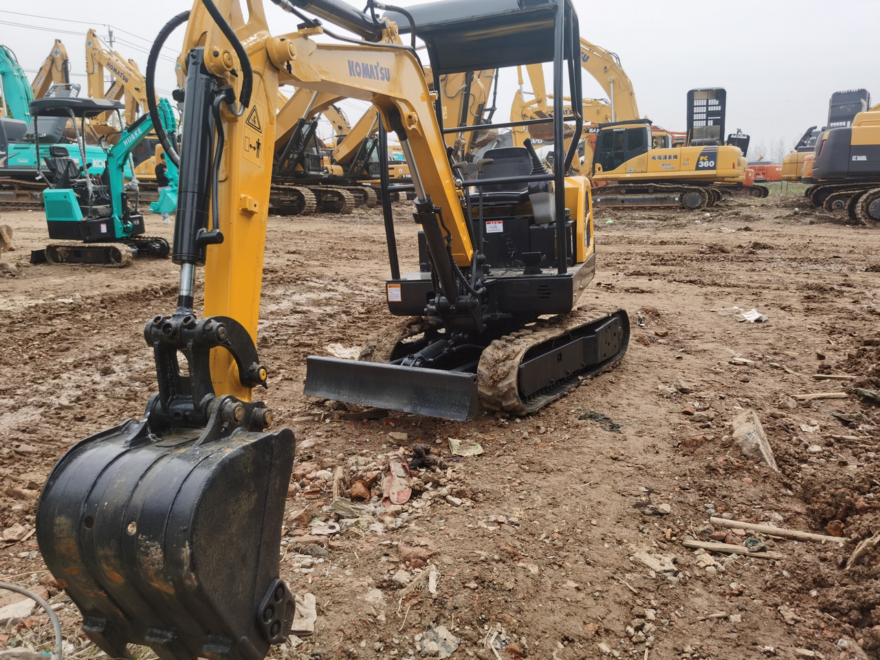 KOMATSU PC18MR - Excavadora de cadenas: foto 1 KOMATSU PC18MR - Excavadora de cadenas: foto 1