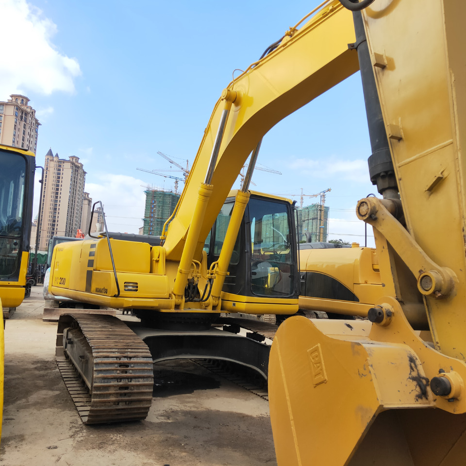 KOMATSU PC200-6 - Excavadora de cadenas: foto 1 KOMATSU PC200-6 - Excavadora de cadenas: foto 1