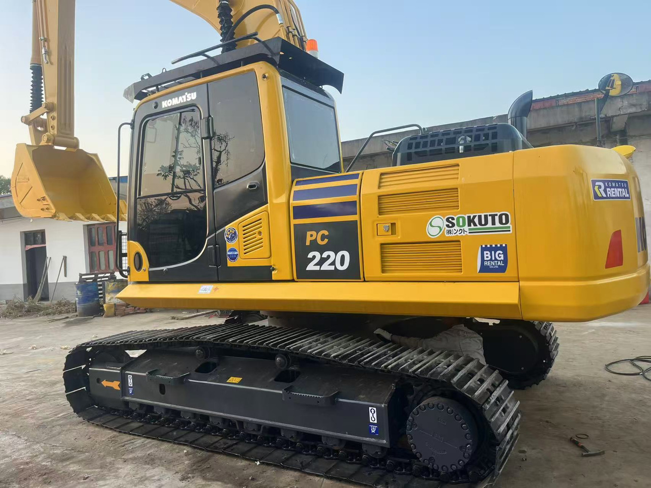 KOMATSU PC220 - Excavadora de cadenas: foto 1 KOMATSU PC220 - Excavadora de cadenas: foto 1