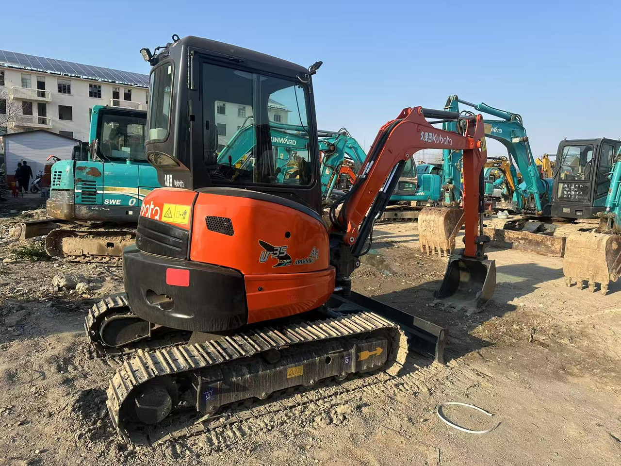 KUBOTA U55-4 - Excavadora de cadenas: foto 1 KUBOTA U55-4 - Excavadora de cadenas: foto 1