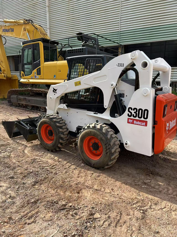 BOBCAT BOBCAT Skid Steer Loader S300 - Maquinaria de construcción: foto 4 BOBCAT BOBCAT Skid Steer Loader S300 - Maquinaria de construcción: foto 4