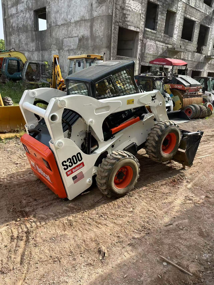 BOBCAT BOBCAT Skid Steer Loader S300 - Maquinaria de construcción: foto 3 BOBCAT BOBCAT Skid Steer Loader S300 - Maquinaria de construcción: foto 3