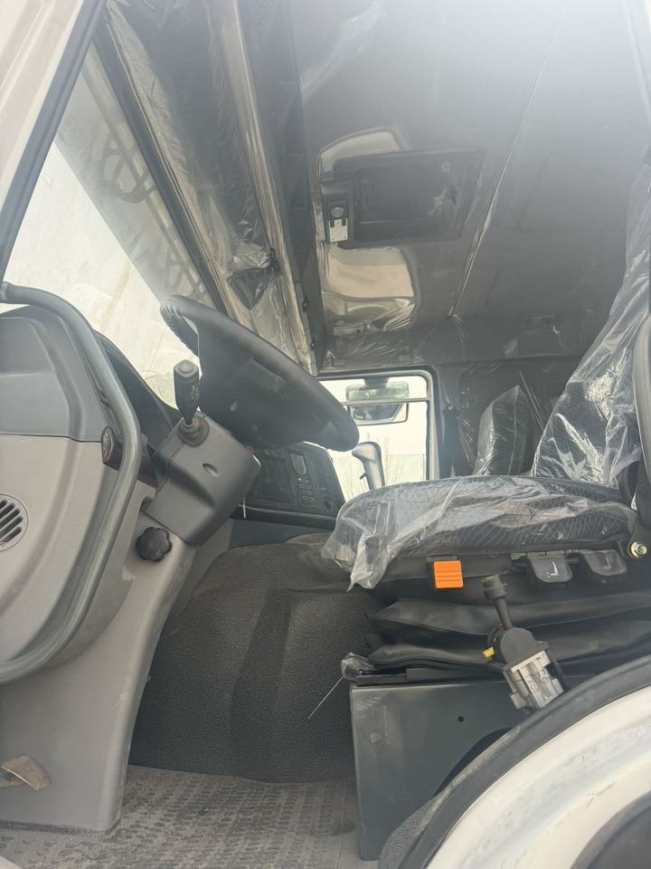 SINOTRUK HOWO 371 6X4 - Camión volquete: foto 5 SINOTRUK HOWO 371 6X4 - Camión volquete: foto 5