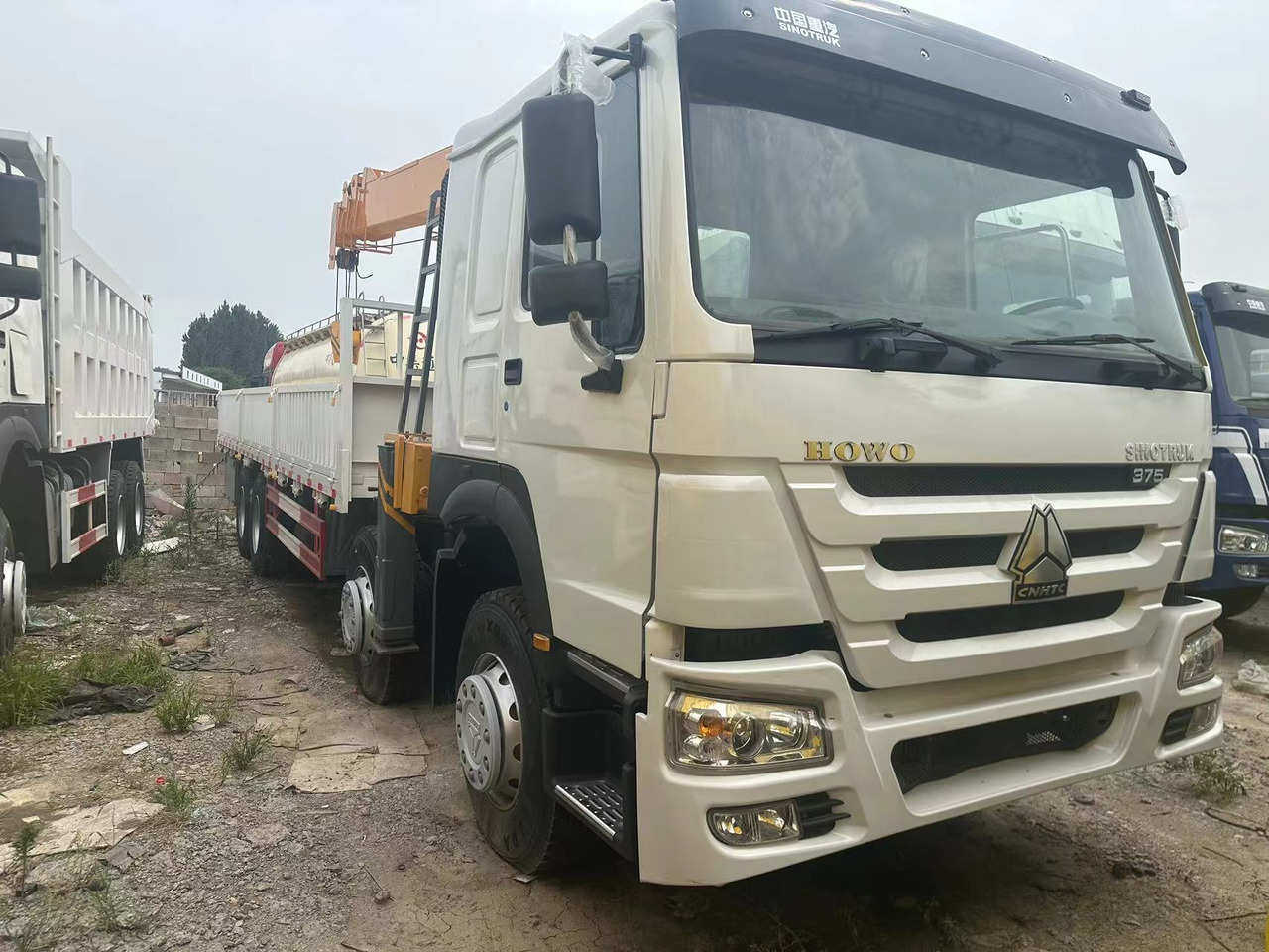 SINOTRUK HOWO 375 8X4 12TONS CLICK HERE FOR DISCOUNT - Camión grúa: foto 1 SINOTRUK HOWO 375 8X4 12TONS CLICK HERE FOR DISCOUNT - Camión grúa: foto 1