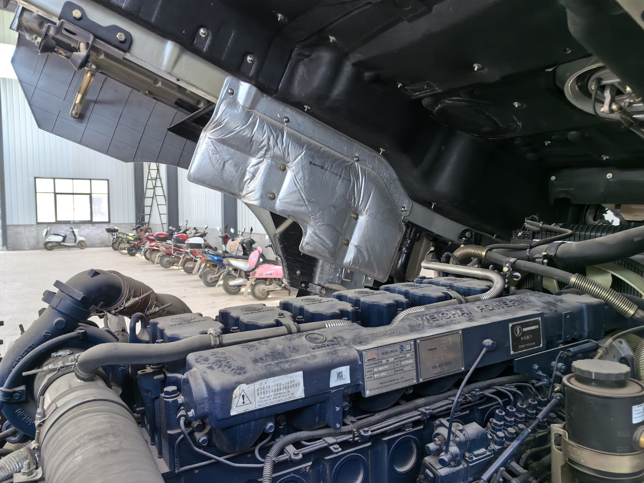 Shacman 340HP H3000 6x4 Tractor Click for Discount - Camión volquete: foto 4 Shacman 340HP H3000 6x4 Tractor Click for Discount - Camión volquete: foto 4