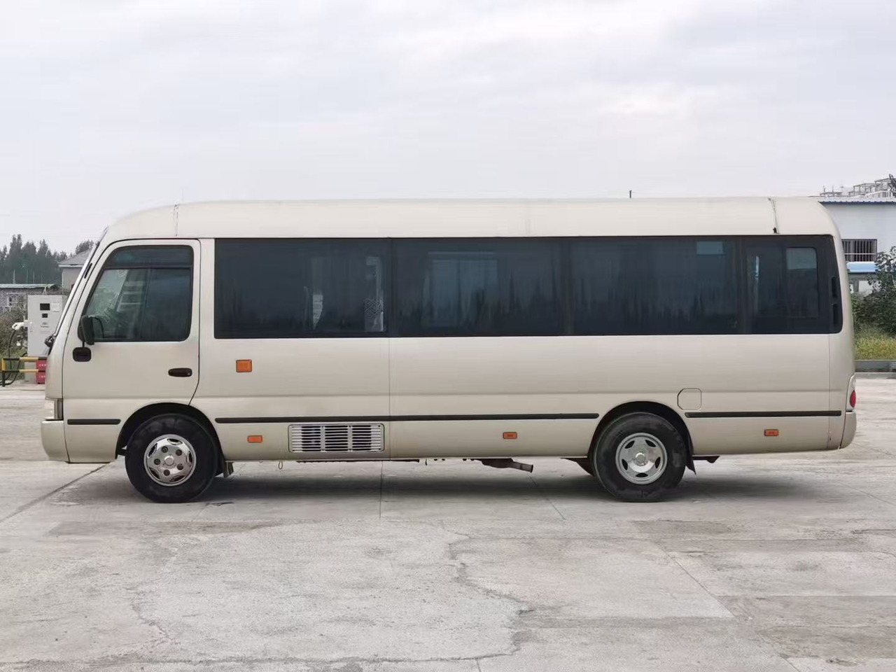 TOYOTA Coaster Mini Bus Good Conditon Automatic Doors Negotiable - Minibús, Furgoneta de pasajeros: foto 5 TOYOTA Coaster Mini Bus Good Conditon Automatic Doors Negotiable - Minibús, Furgoneta de pasajeros: foto 5