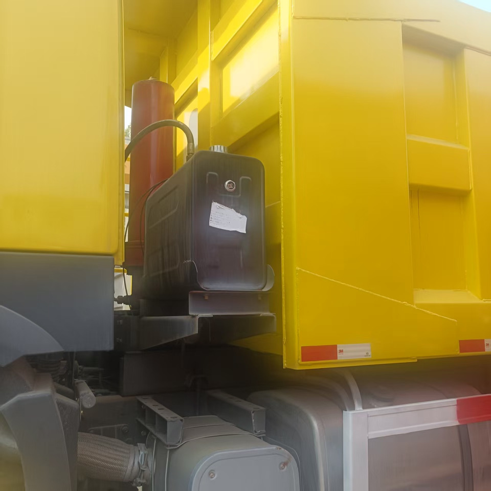 Sinotruk howo 371 6x4 - Camión volquete: foto 3 Sinotruk howo 371 6x4 - Camión volquete: foto 3