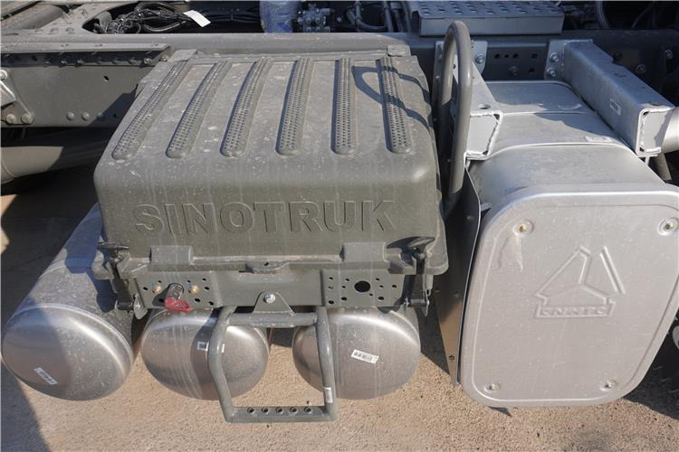 SINOTRUK Howo 430 Truck Head for Sale In Zambia - Cabeza tractora: foto 5 SINOTRUK Howo 430 Truck Head for Sale In Zambia - Cabeza tractora: foto 5