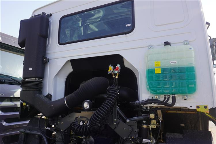 SINOTRUK Howo 430 Truck Head for Sale In Zambia - Cabeza tractora: foto 4 SINOTRUK Howo 430 Truck Head for Sale In Zambia - Cabeza tractora: foto 4