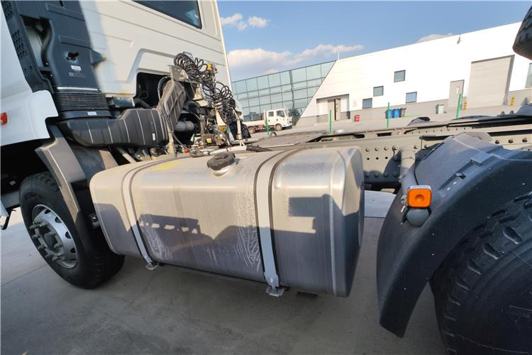 Leasing de SINOTRUK Howo NX Truck Tractor 6x4 380hp Price for Sale In Tanzania SINOTRUK Howo NX Truck Tractor 6x4 380hp Price for Sale In Tanzania: foto 7