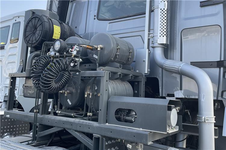 SINOTRUK Howo T7H Truck Head for Sale In Zimbabwe - Cabeza tractora: foto 4 SINOTRUK Howo T7H Truck Head for Sale In Zimbabwe - Cabeza tractora: foto 4