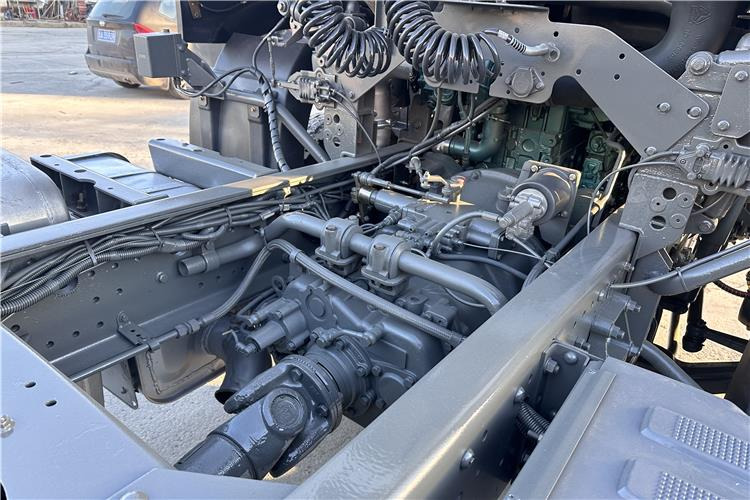 Sinotruk Used Howo 380HP Truck Head with RHD for Sale In Tanzania - Cabeza tractora: foto 5 Sinotruk Used Howo 380HP Truck Head with RHD for Sale In Tanzania - Cabeza tractora: foto 5