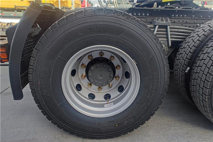 Sinotruk Howo 380hp 6x4 truck tractor for sale in Congo - Cabeza tractora: foto 4 Sinotruk Howo 380hp 6x4 truck tractor for sale in Congo - Cabeza tractora: foto 4