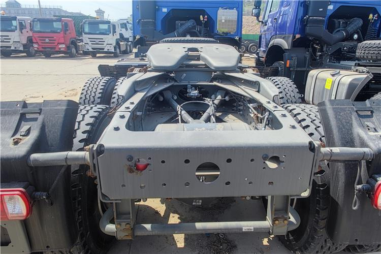 Sinotruk Used Howo 400hp 6x4 Truck Tractor for Sale In Nigeria - Cabeza tractora: foto 3 Sinotruk Used Howo 400hp 6x4 Truck Tractor for Sale In Nigeria - Cabeza tractora: foto 3