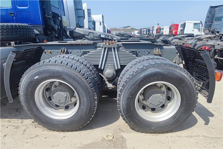 Sinotruk Used Howo 400hp 6x4 Truck Tractor for Sale In Nigeria - Cabeza tractora: foto 4 Sinotruk Used Howo 400hp 6x4 Truck Tractor for Sale In Nigeria - Cabeza tractora: foto 4