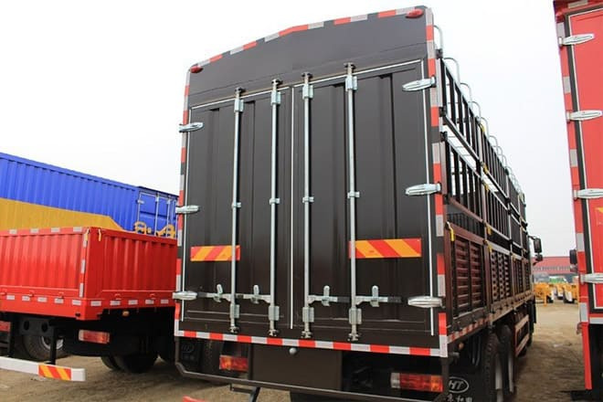 FAW FAW J6P Livestock Truck for Sale in Uganda - Camión transporte de ganado: foto 3 FAW FAW J6P Livestock Truck for Sale in Uganda - Camión transporte de ganado: foto 3