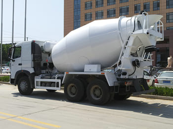 SINOTRUK Concrete Mixer Truck for Sale in Ghana - Camión hormigonera: foto 2 SINOTRUK Concrete Mixer Truck for Sale in Ghana - Camión hormigonera: foto 2