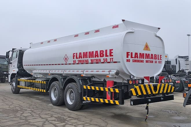 SINOTRUK Howo 380 Petrol Tanker Truck Price for Sale in Sierra Leone - Camión cisterna: foto 3 SINOTRUK Howo 380 Petrol Tanker Truck Price for Sale in Sierra Leone - Camión cisterna: foto 3