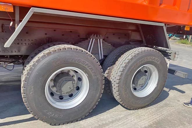 SINOTRUK Sinotruk Howo 336 6X4 Tipper for Sale in Ghana - Camión volquete: foto 3 SINOTRUK Sinotruk Howo 336 6X4 Tipper for Sale in Ghana - Camión volquete: foto 3