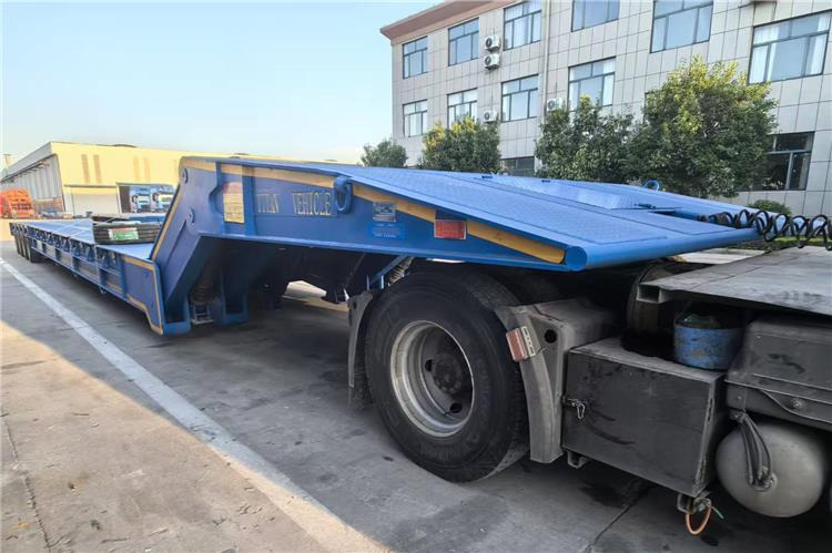 TITAN 4 Line 8 Axle Folding Gooseneck Trailer for Sale In Sudan - Semirremolque góndola rebajadas: foto 2 TITAN 4 Line 8 Axle Folding Gooseneck Trailer for Sale In Sudan - Semirremolque góndola rebajadas: foto 2