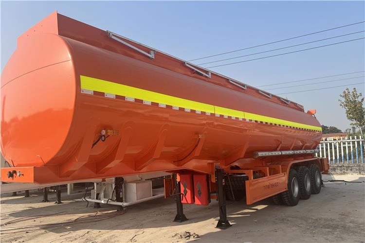 TITAN 45000 Liters Fuel Oil Diesel Tanker Trailer for Sale In Saudi Arabia - Semirremolque cisterna: foto 3 TITAN 45000 Liters Fuel Oil Diesel Tanker Trailer for Sale In Saudi Arabia - Semirremolque cisterna: foto 3