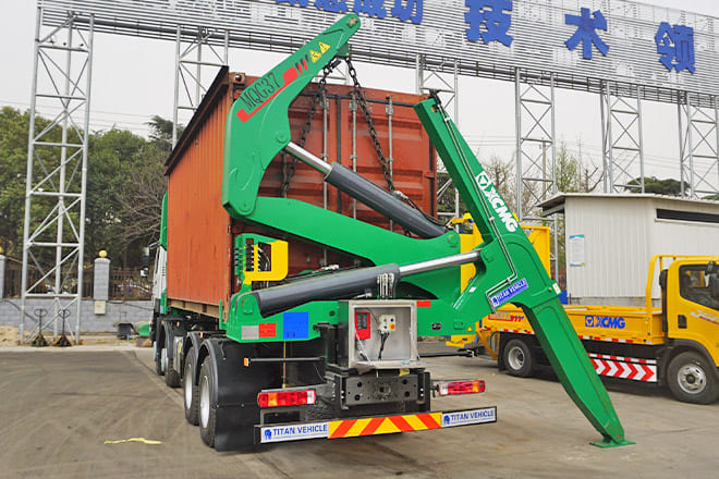 XCMG 20 Ft Side Loader Truck for Sale in Zambia - Camión portacontenedore/ Intercambiable: foto 4 XCMG 20 Ft Side Loader Truck for Sale in Zambia - Camión portacontenedore/ Intercambiable: foto 4